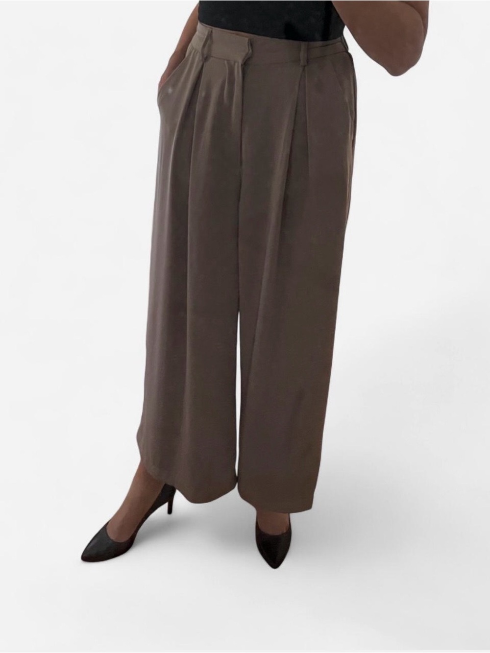 Tailored Wide-Leg Trousers in Taupe